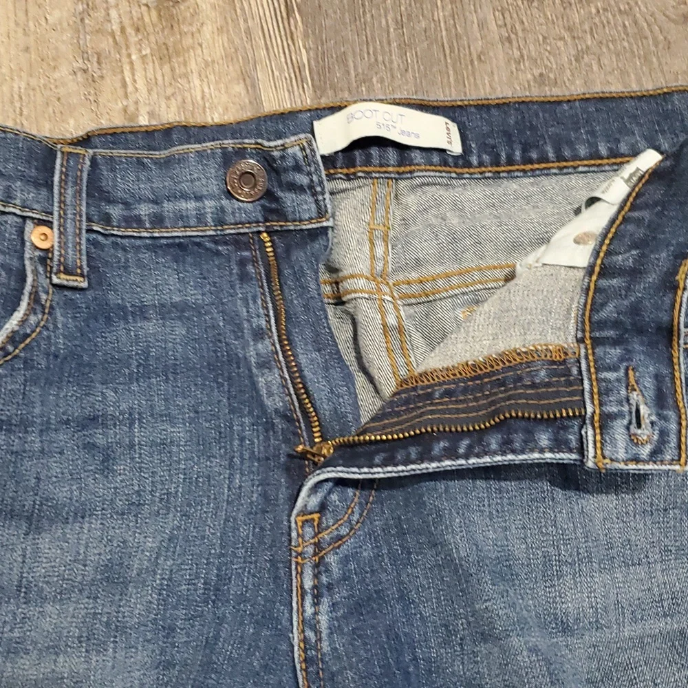 Levi 515 boot cut womens size 12M Blue Jeans Casual Medium Wash Distressed - Picture 11 of 12